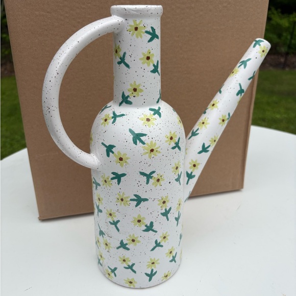 NWT Urban Outfitters Daisy Watering Can - Picture 4 of 11